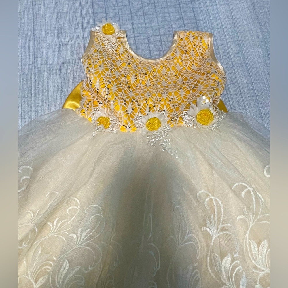 Beautiful infant dress, yellow/beige  size 18/24 months.